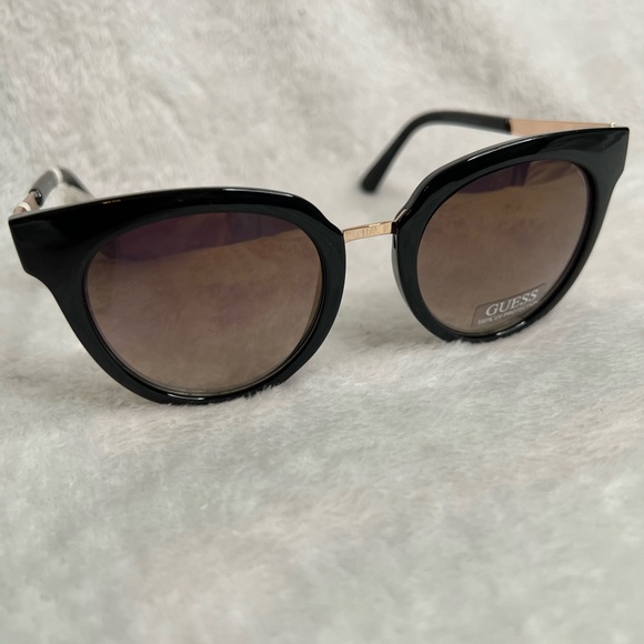 Guess Sunglasses - Picture 2 of 5